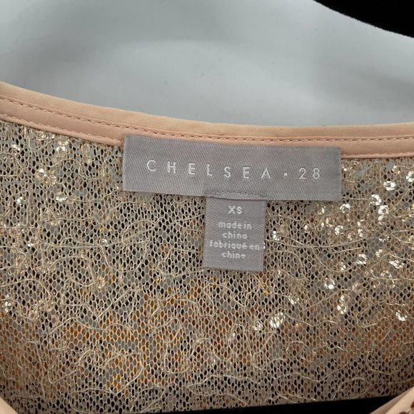 CHELSEA28 Sequin Crewneck Short Sleeve Top In Beige- Silver‎ Sequin NWT Size XS - Picture 3 of 8
